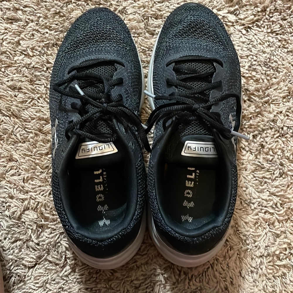 Men’s under armor 8.5 tennis shoe